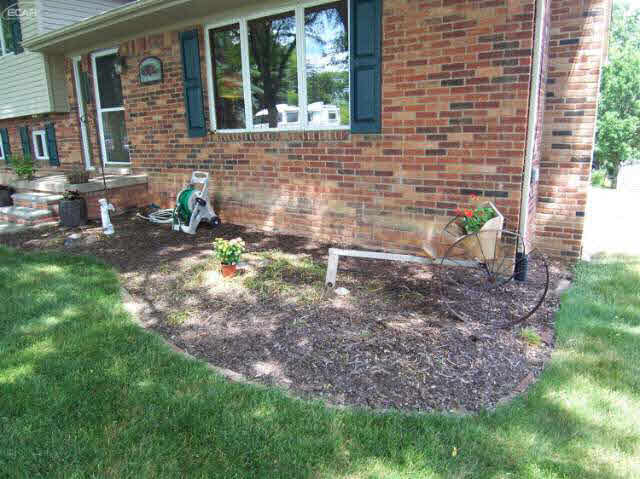 7066 East River Road Flushing, MI 48433 - Photo 2 of 39 21188407-1.JPG