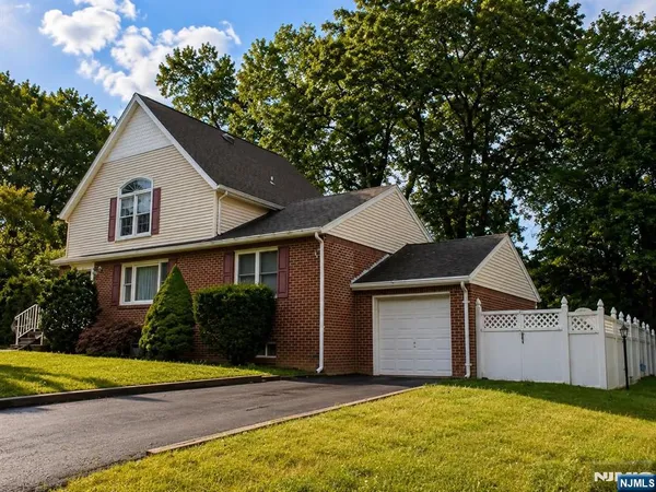 $5,500 | 16 Broad Avenue, Paramus, NJ 07652