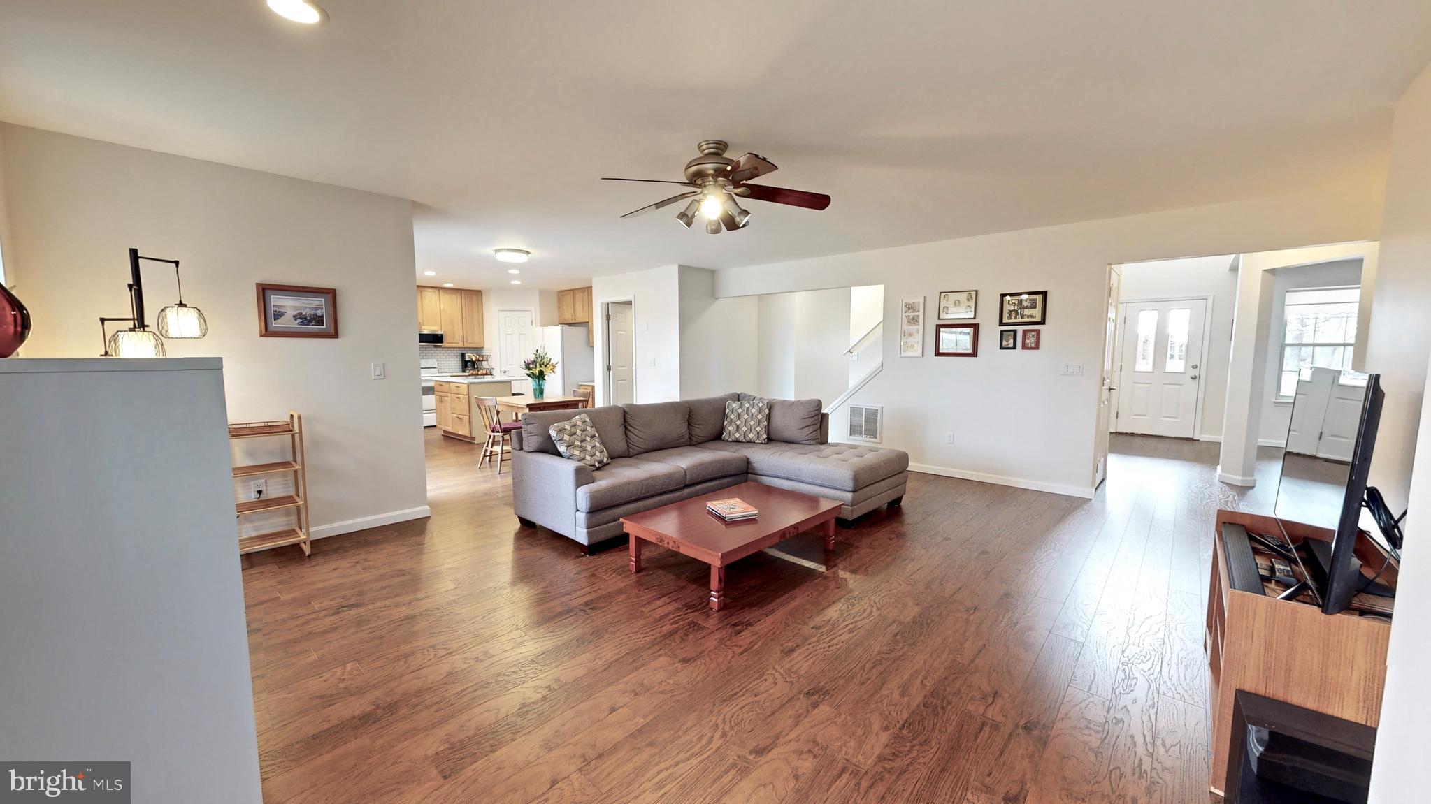 12210 Potomac View Road Newburg, MD 20664 - Photo 13 of 63 Family room