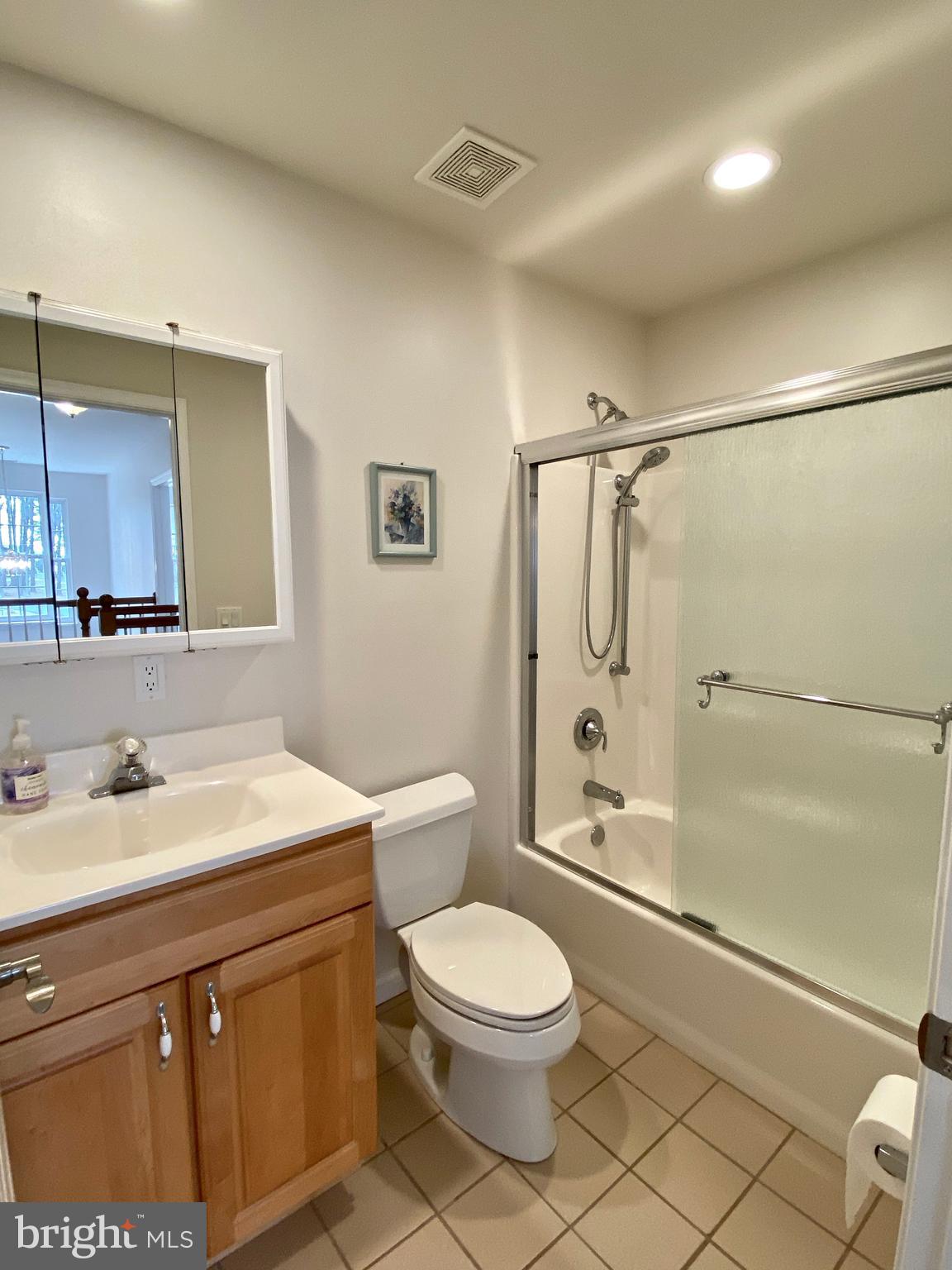 12210 Potomac View Road Newburg, MD 20664 - Photo 23 of 63 Upper Level - Hall bath