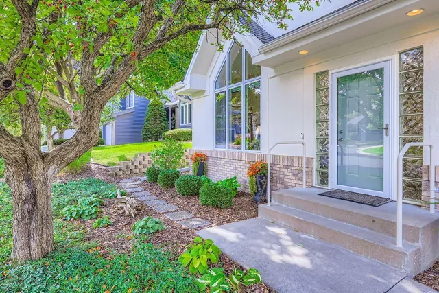 $659,900 | 3056 St Albans Hollow Circle, Minnetonka, MN 55305