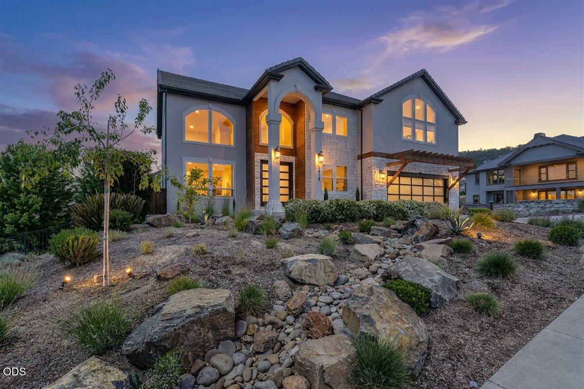 1013 Roxy Ann Road Medford, OR 97504 - Photo 2 of 74 05-Twilight