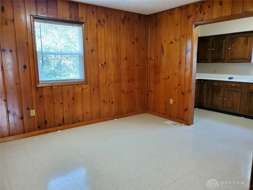 3559 South Tecumseh Road Springfield, OH 45502 - Photo 5 of 18