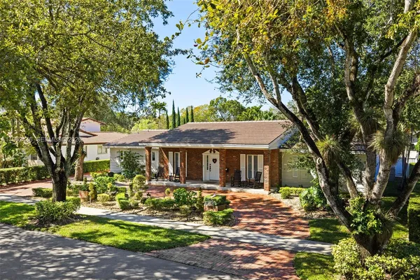 $1,799,900 | 16140 Aberdeen Way, Miami Lakes, FL 33014