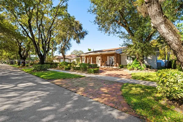 $1,799,900 | 16140 Aberdeen Way, Miami Lakes, FL 33014