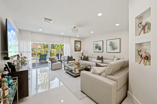 $1,799,900 | 16140 Aberdeen Way, Miami Lakes, FL 33014