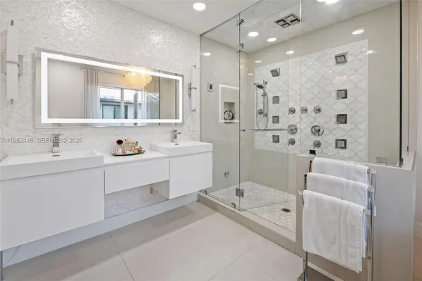 $1,799,900 | 16140 Aberdeen Way, Miami Lakes, FL 33014