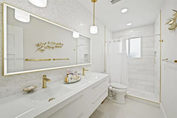 $1,799,900 | 16140 Aberdeen Way, Miami Lakes, FL 33014