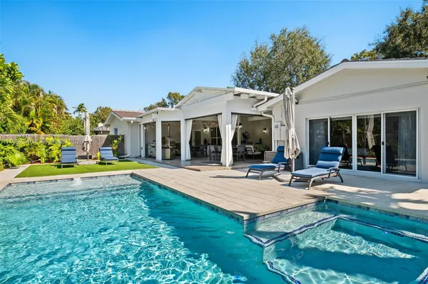 $1,799,900 | 16140 Aberdeen Way, Miami Lakes, FL 33014