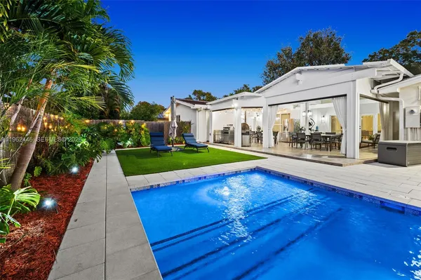 $1,799,900 | 16140 Aberdeen Way, Miami Lakes, FL 33014