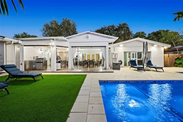 $1,799,900 | 16140 Aberdeen Way, Miami Lakes, FL 33014