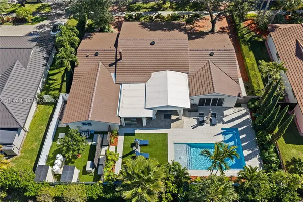 $1,799,900 | 16140 Aberdeen Way, Miami Lakes, FL 33014