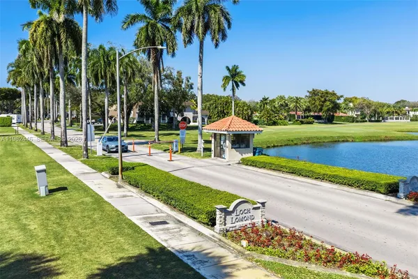$1,799,900 | 16140 Aberdeen Way, Miami Lakes, FL 33014