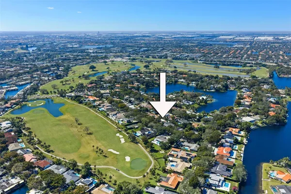 $1,799,900 | 16140 Aberdeen Way, Miami Lakes, FL 33014