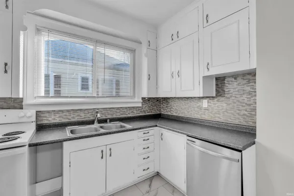 $164,900 | 921 South Main Street, Kendallville, IN 46755