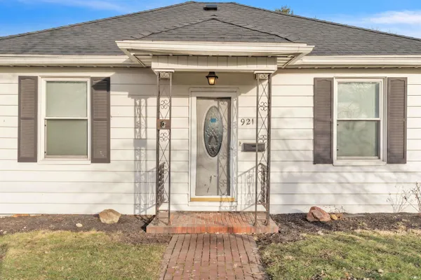 $164,900 | 921 South Main Street, Kendallville, IN 46755