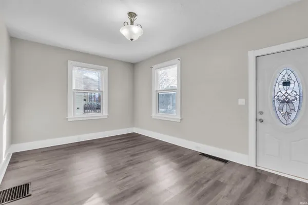 $164,900 | 921 South Main Street, Kendallville, IN 46755