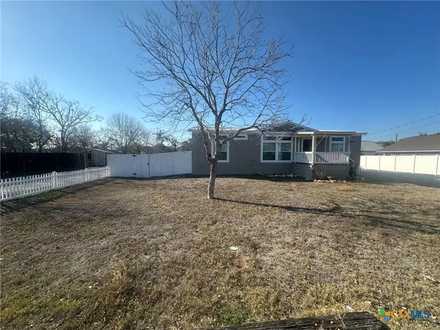 $1,650 | 908 North Henry Street, Cuero, TX 77954
