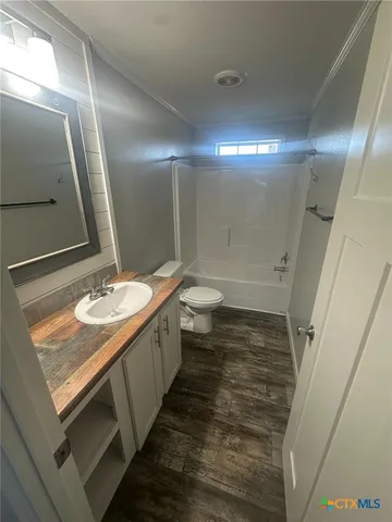 $1,650 | 908 North Henry Street, Cuero, TX 77954