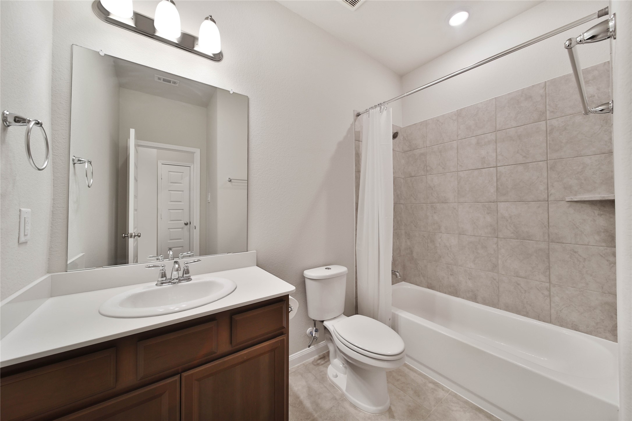 7080 Silverleaf Oak Street Conroe, TX 77304 - Photo 17 of 35 Centrally located to be easily accessible from the secondary bedrooms and for guests is the second bathroom. Thoughtfully designed with a storage closet across the hall.