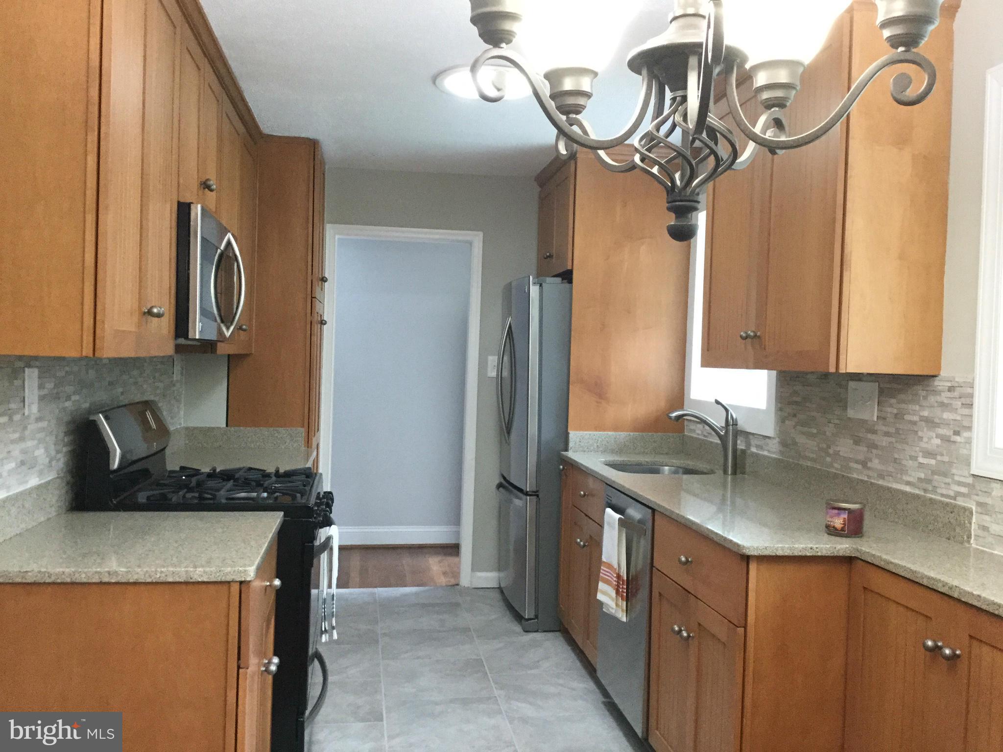4433 Roundhill Road Alexandria, VA 22310 - Photo 4 of 14 Kitchen