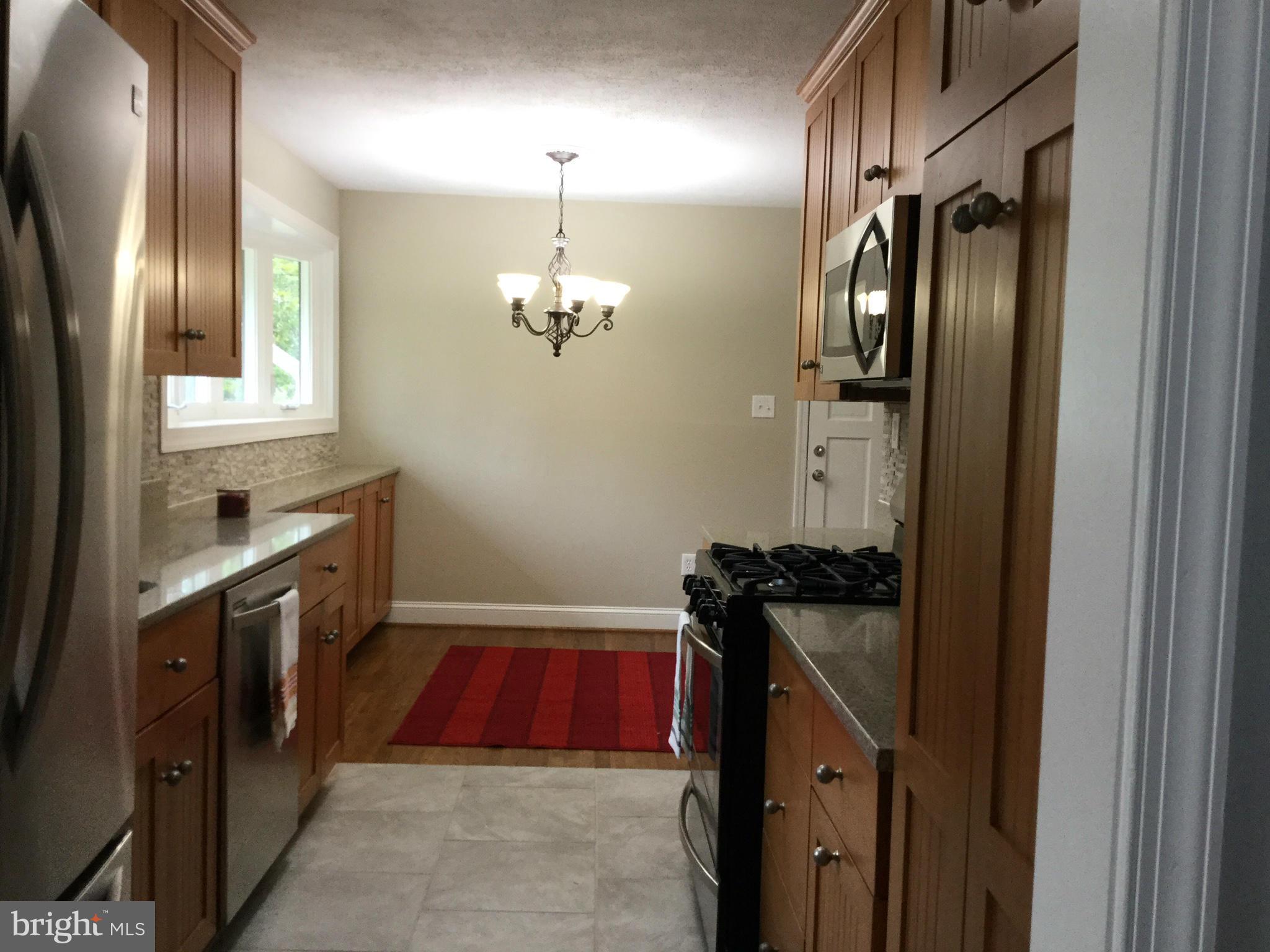 4433 Roundhill Road Alexandria, VA 22310 - Photo 5 of 14 Kitchen
