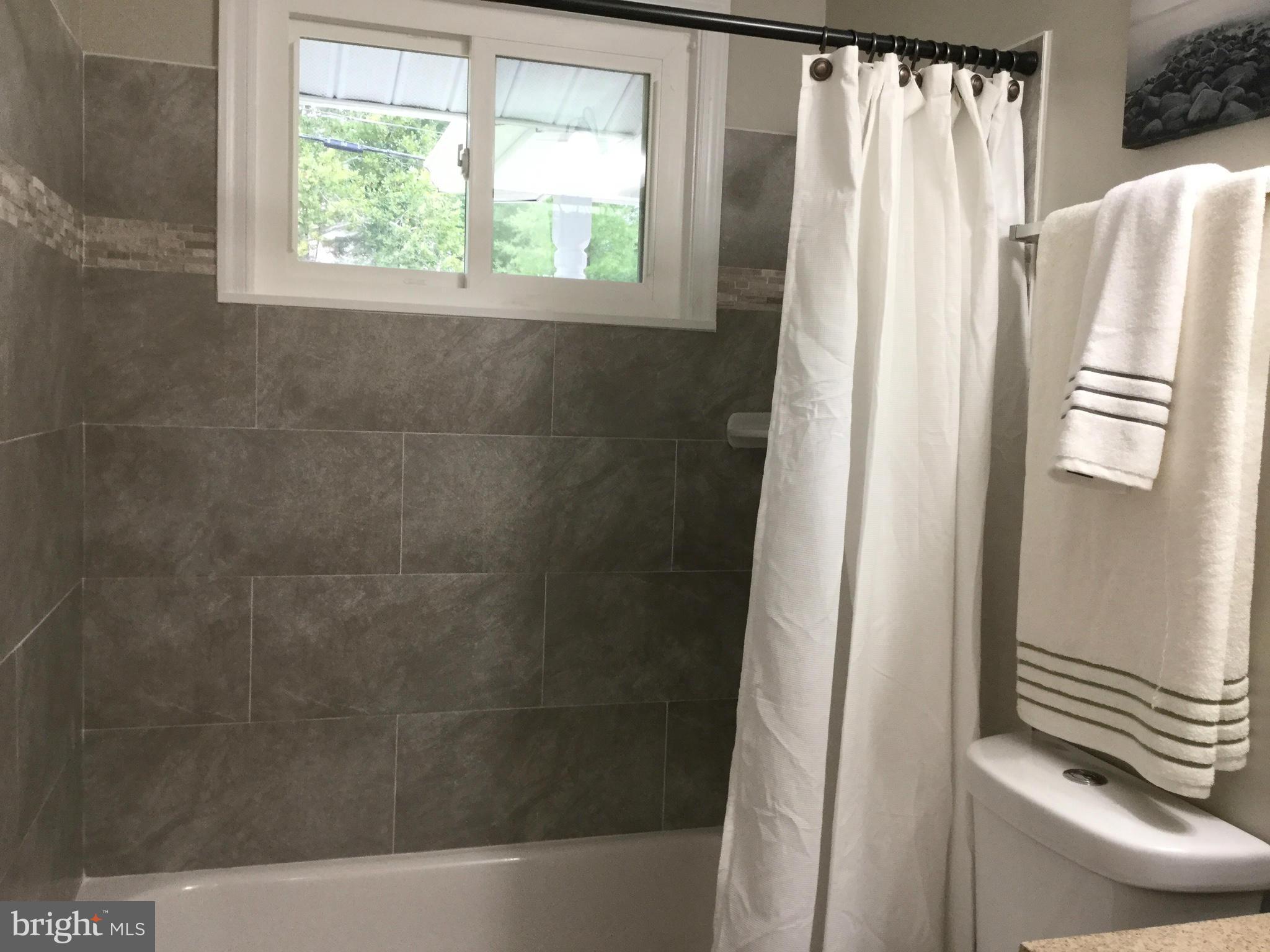 4433 Roundhill Road Alexandria, VA 22310 - Photo 6 of 14 Bath