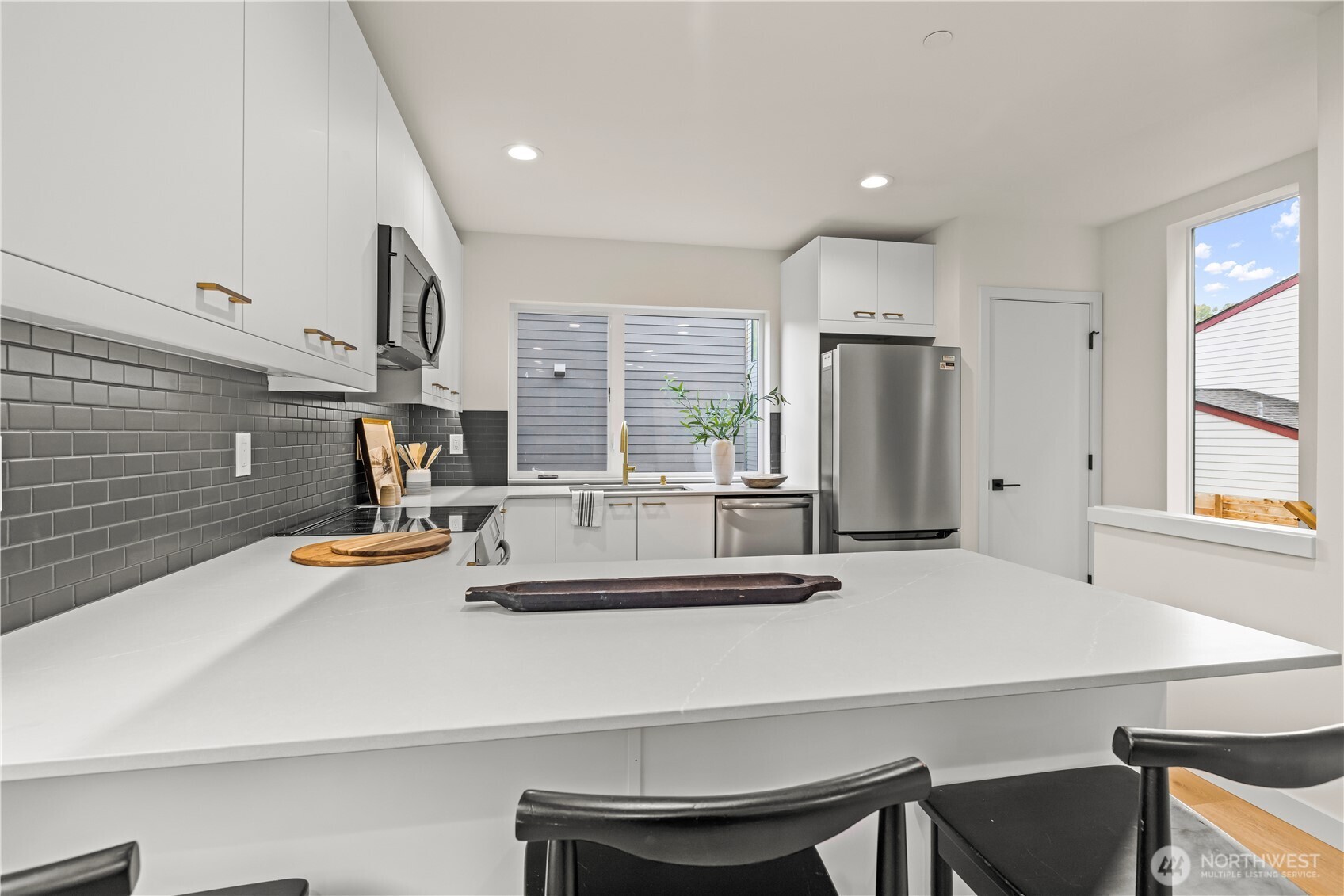 4107 25th Avenue Southwest Seattle, WA 98106 - Photo 11 of 36