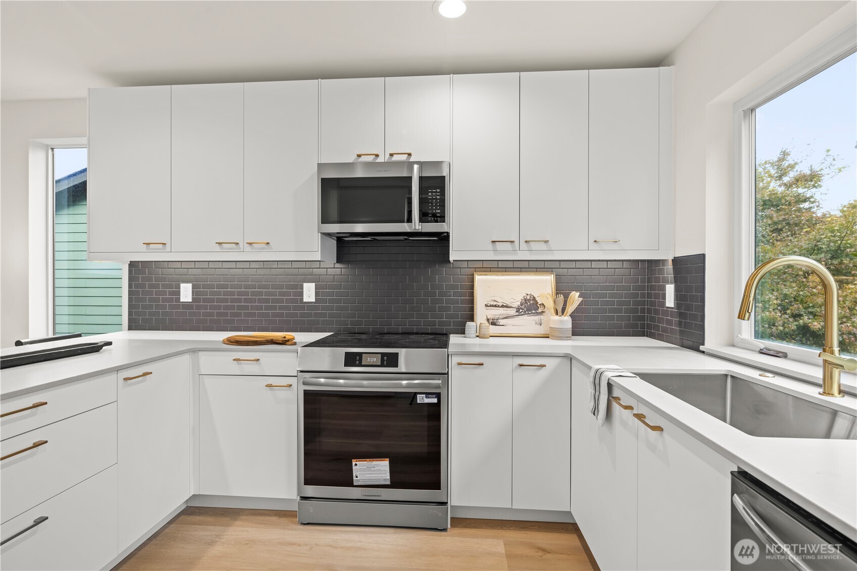 4107 25th Avenue Southwest Seattle, WA 98106 - Photo 12 of 36