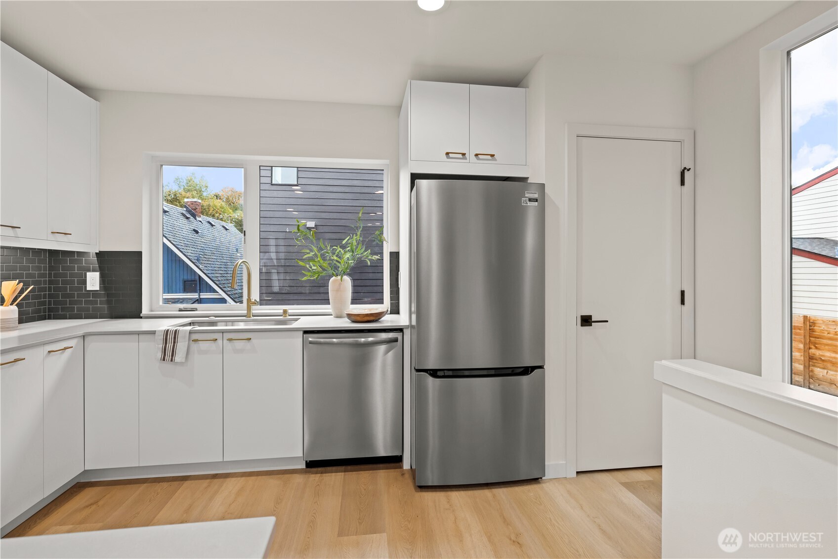 4107 25th Avenue Southwest Seattle, WA 98106 - Photo 13 of 36