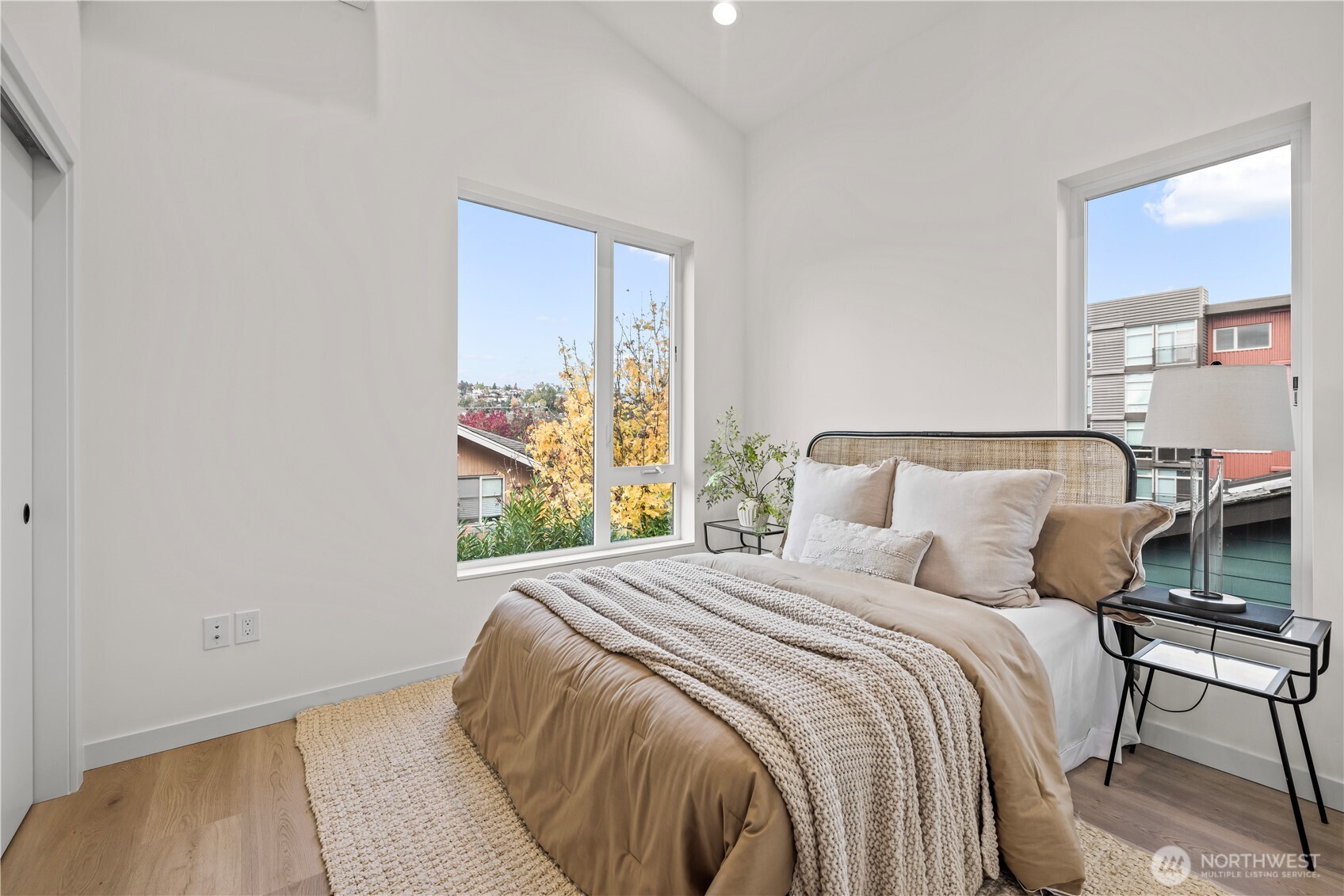 4107 25th Avenue Southwest Seattle, WA 98106 - Photo 20 of 36