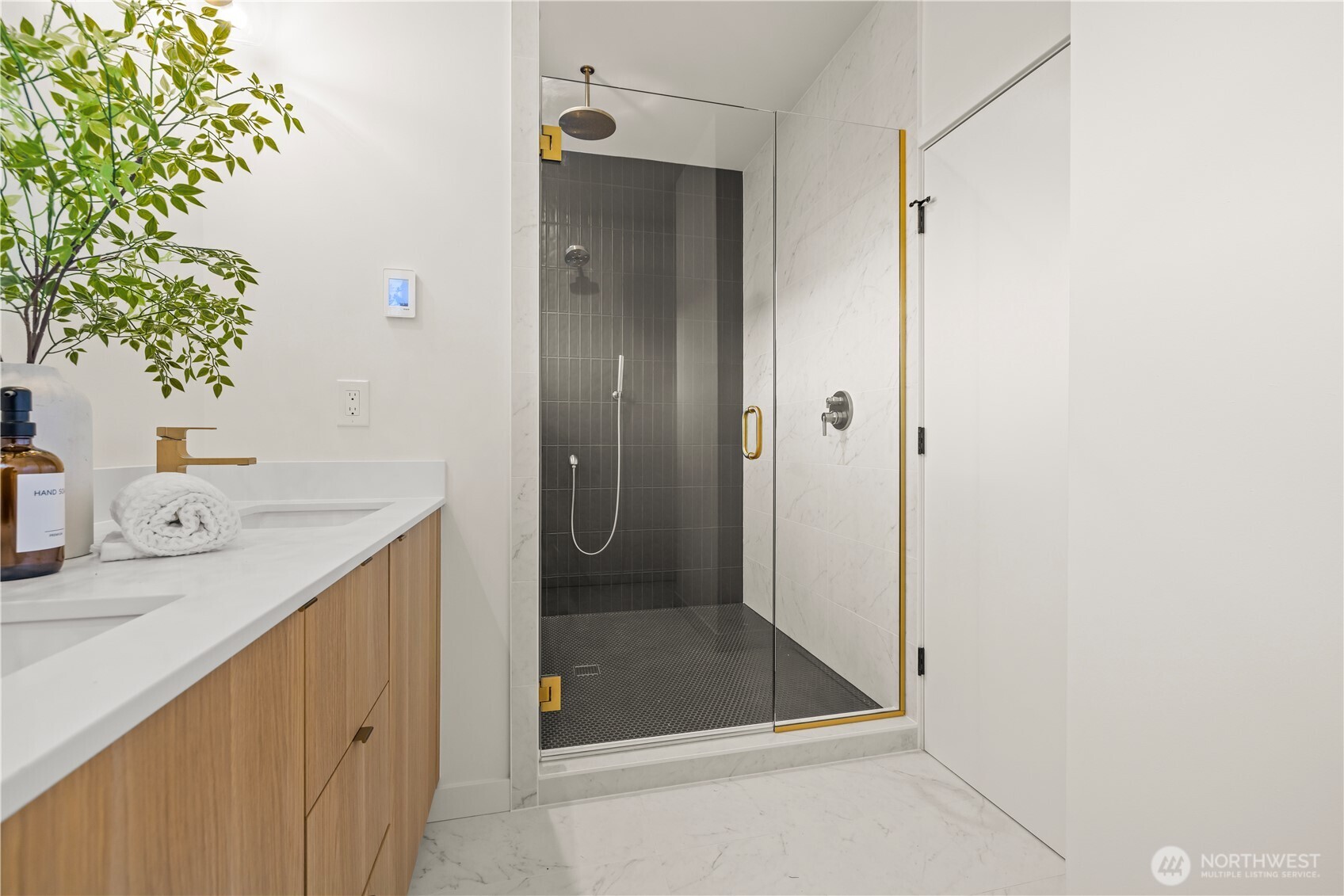 4107 25th Avenue Southwest Seattle, WA 98106 - Photo 23 of 36