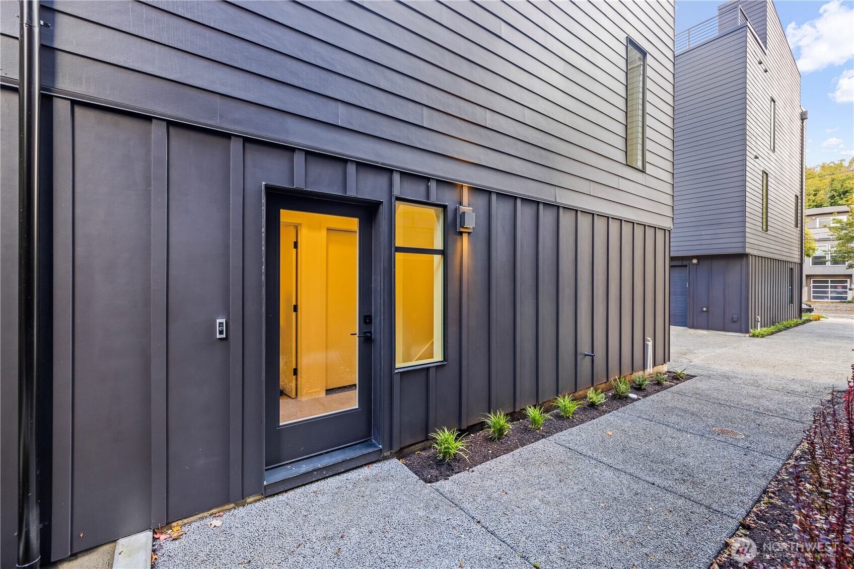 4107 25th Avenue Southwest Seattle, WA 98106 - Photo 4 of 36