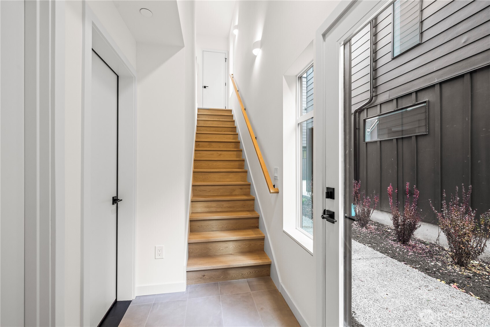 4107 25th Avenue Southwest Seattle, WA 98106 - Photo 5 of 36