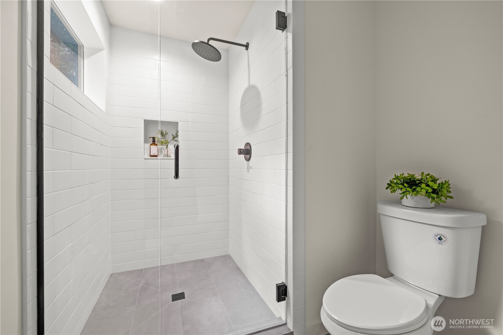 4107 25th Avenue Southwest Seattle, WA 98106 - Photo 7 of 36