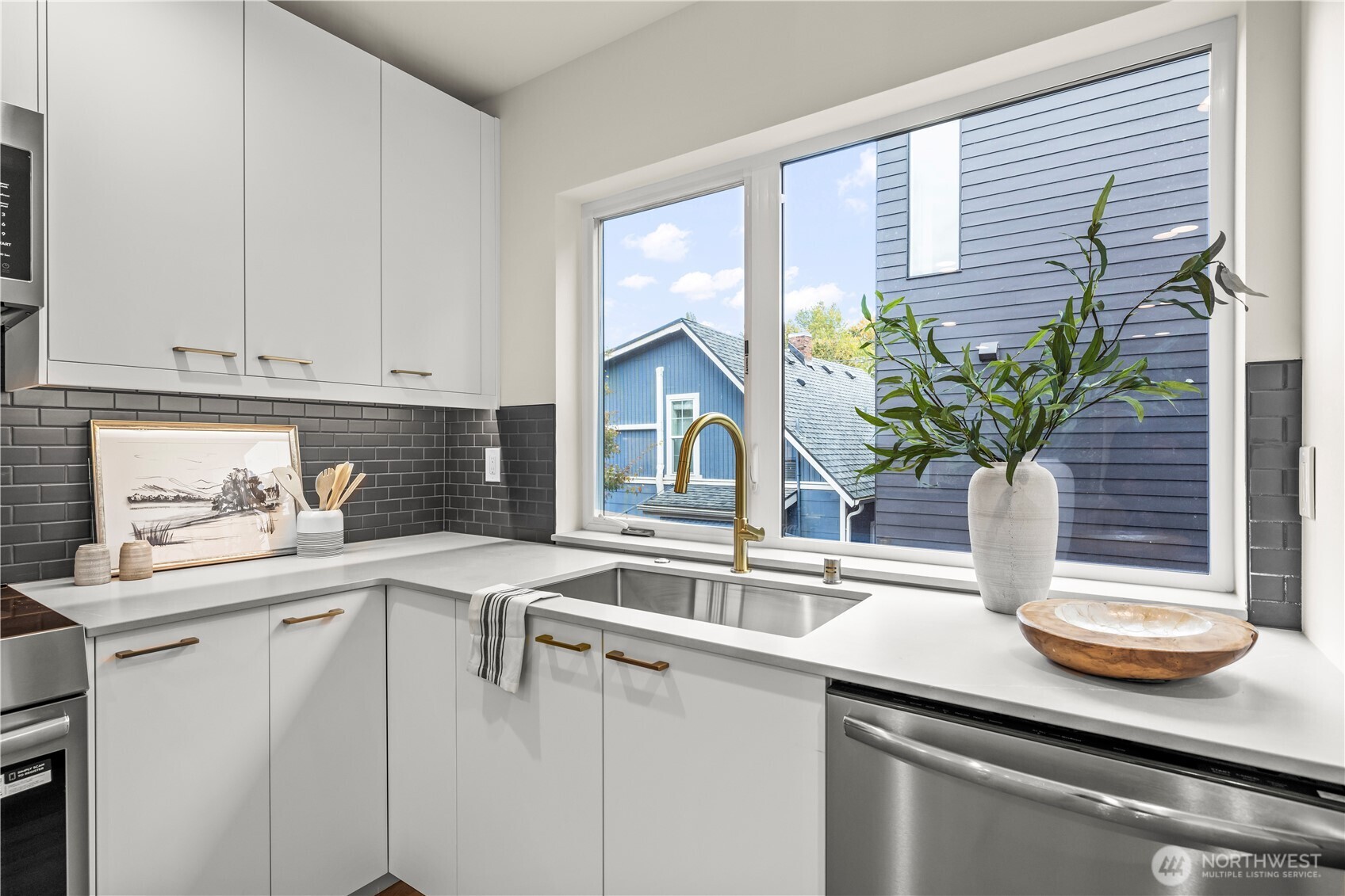 4107 25th Avenue Southwest Seattle, WA 98106 - Photo 10 of 36