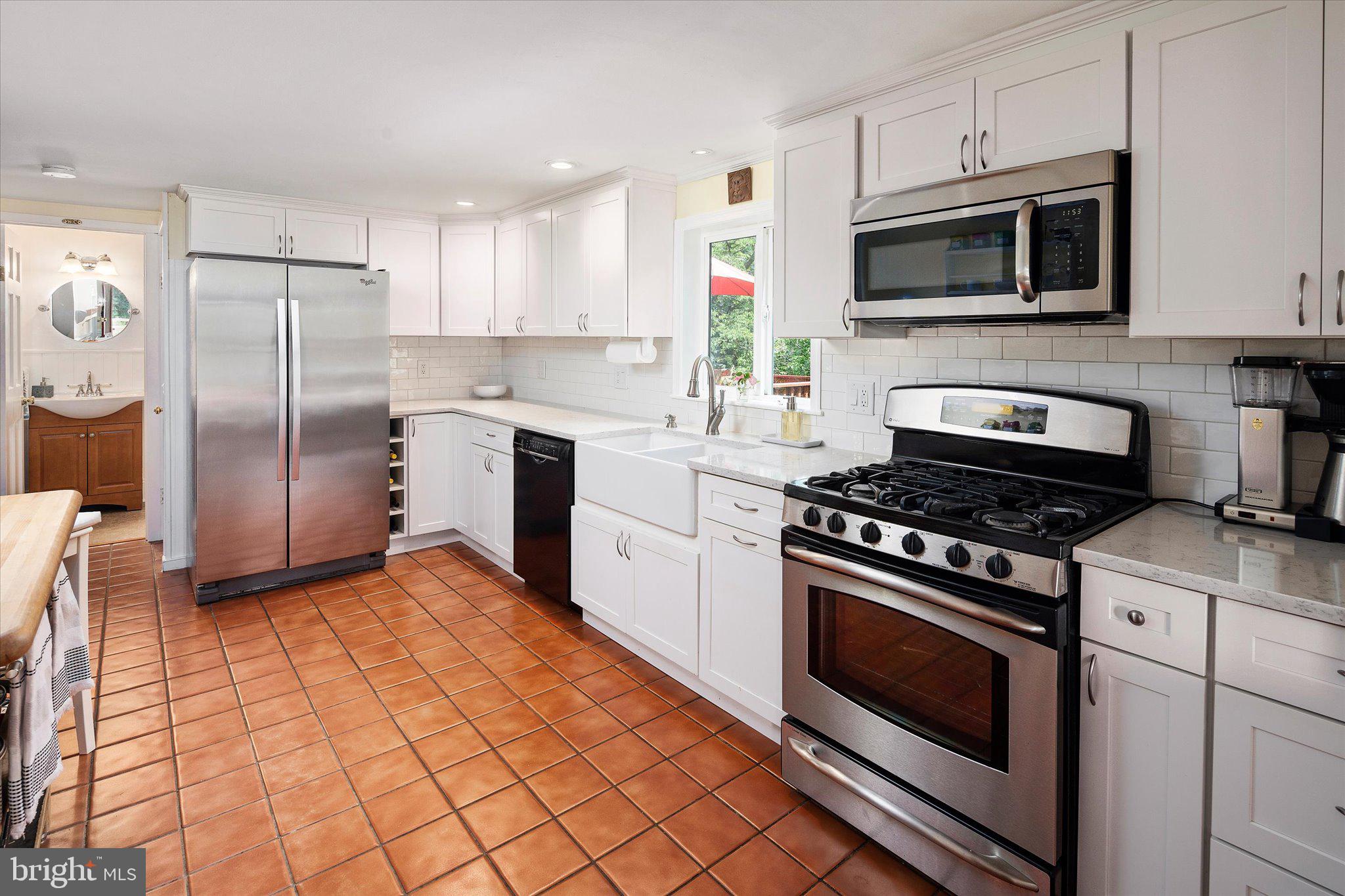 298 Sharon Road Robbinsville, NJ 08691 - Photo 5 of 47