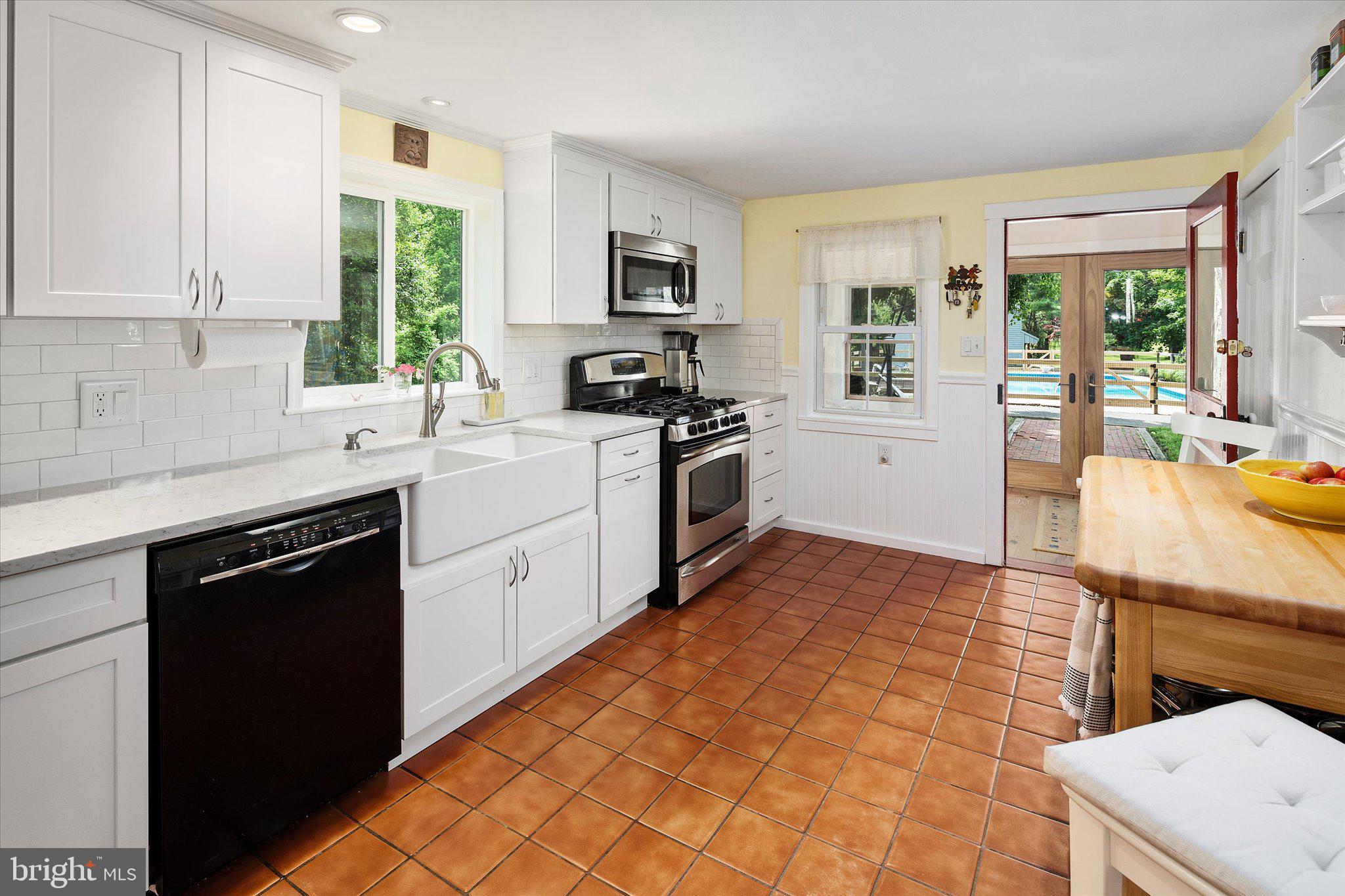 298 Sharon Road Robbinsville, NJ 08691 - Photo 6 of 47