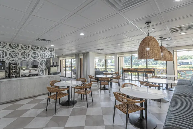 $280,000 | 5121 Oakhill Lane, Unit 416, Delray Beach, FL 33484