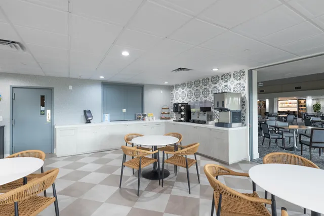 $280,000 | 5121 Oakhill Lane, Unit 416, Delray Beach, FL 33484