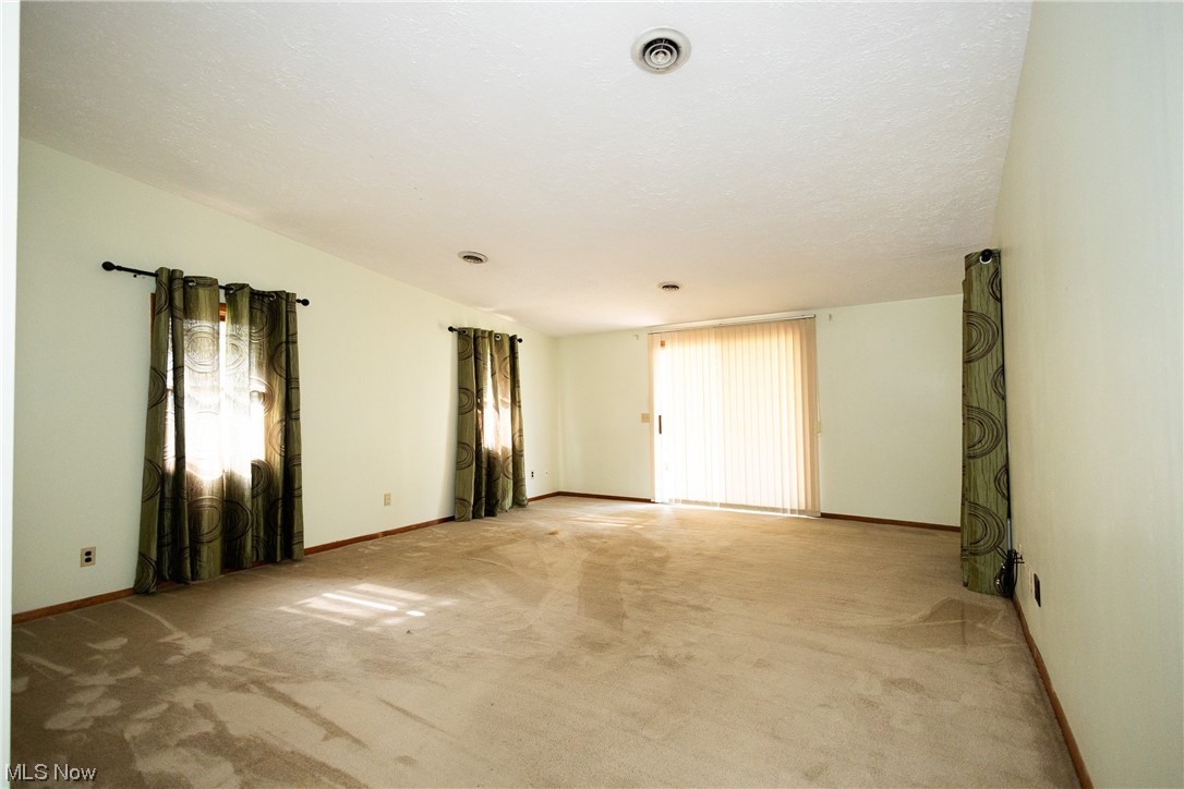 682 Weller Road Elyria, OH 44035 - Photo 12 of 27