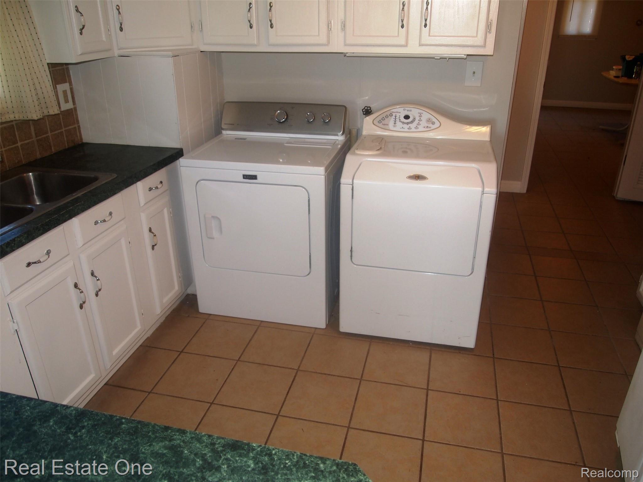 2105 Lone Tree Road Milford, MI 48380 - Photo 11 of 25 P1018383.JPG