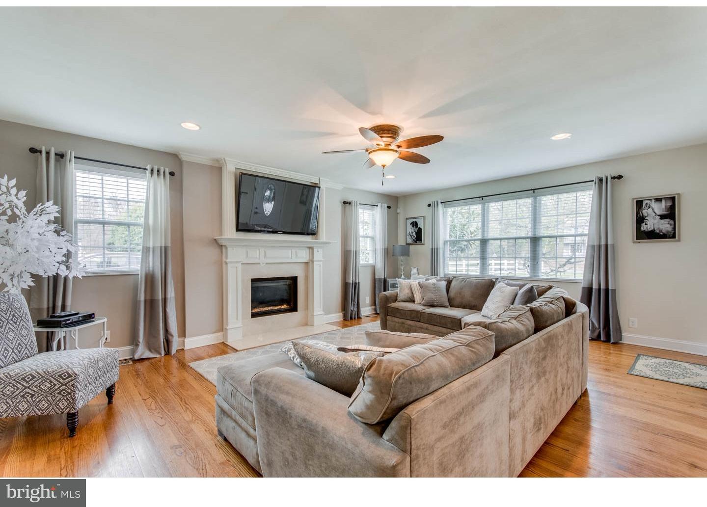 304 North Woodbury Road Pitman, NJ 08071 - Photo 3 of 15 Living Room