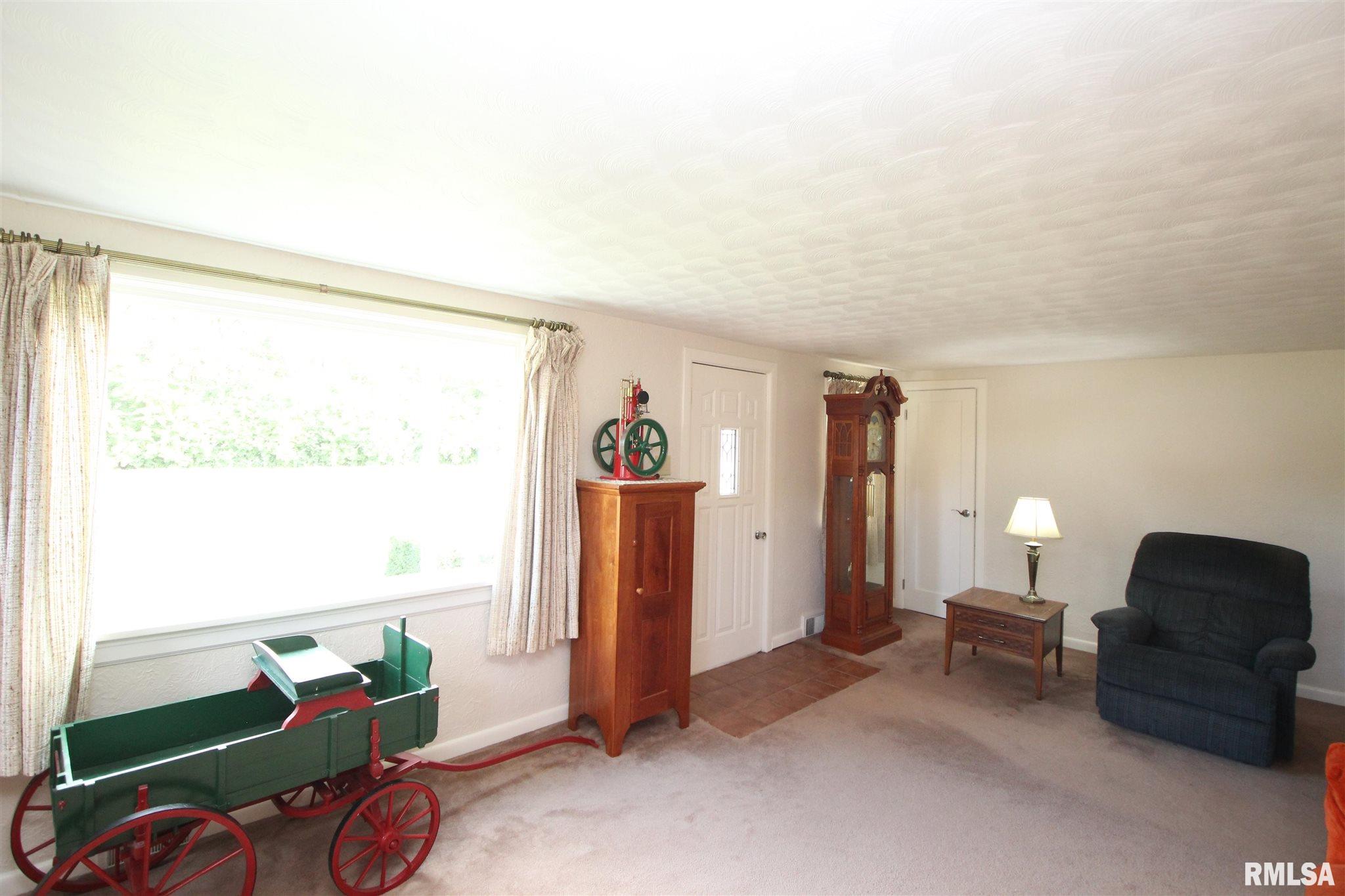 1489 Spring Bay Road East Peoria, IL 61611 - Photo 5 of 31 Gallery Image 5