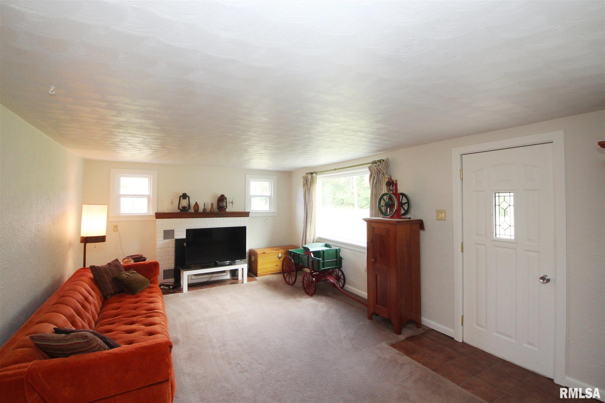 1489 Spring Bay Road East Peoria, IL 61611 - Photo 6 of 31 Gallery Image 6