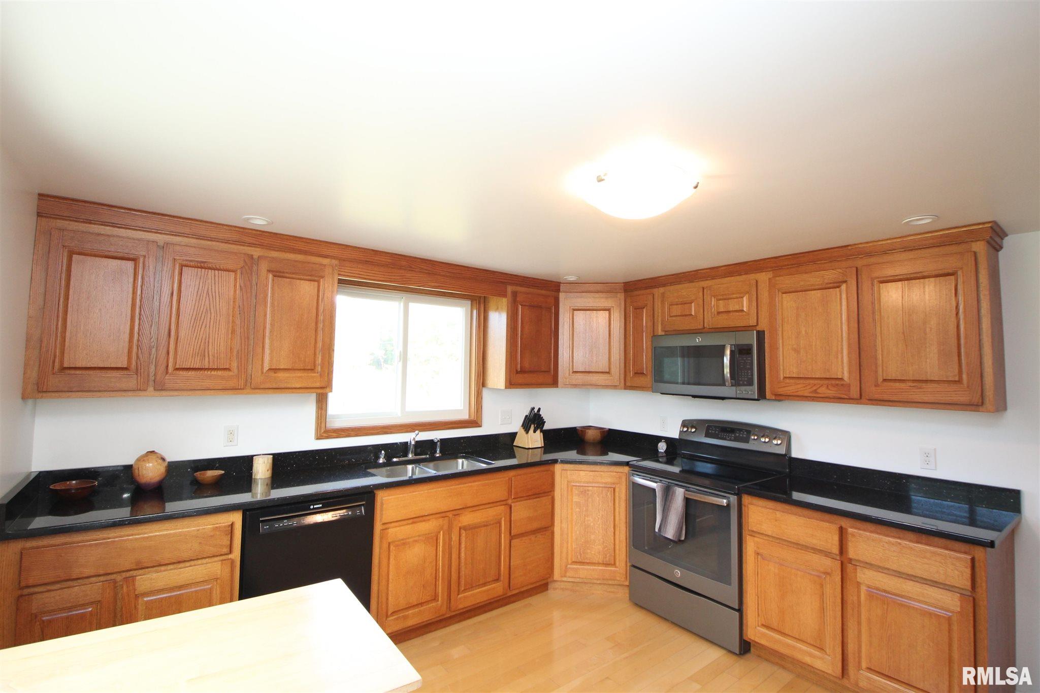 1489 Spring Bay Road East Peoria, IL 61611 - Photo 7 of 31 Gallery Image 7