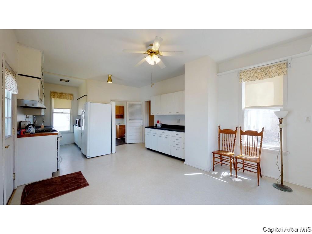 12043 Salisbury Road Pleasant Plains, IL 62677 - Photo 12 of 35 Gallery Image 12