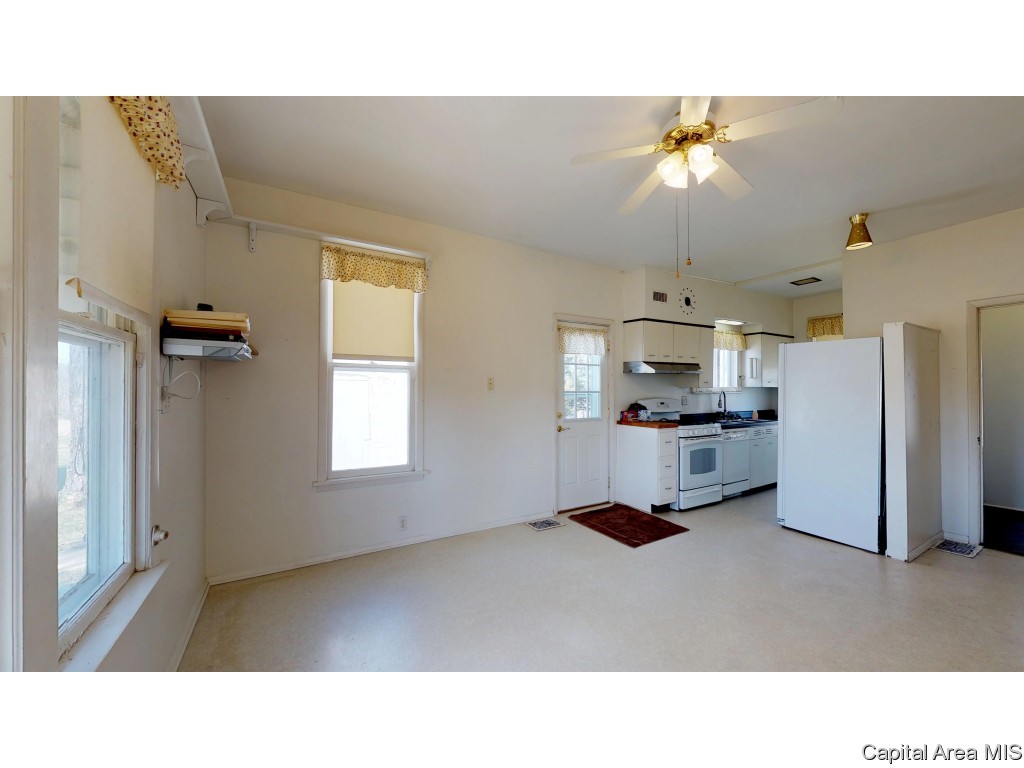 12043 Salisbury Road Pleasant Plains, IL 62677 - Photo 14 of 35 Gallery Image 14