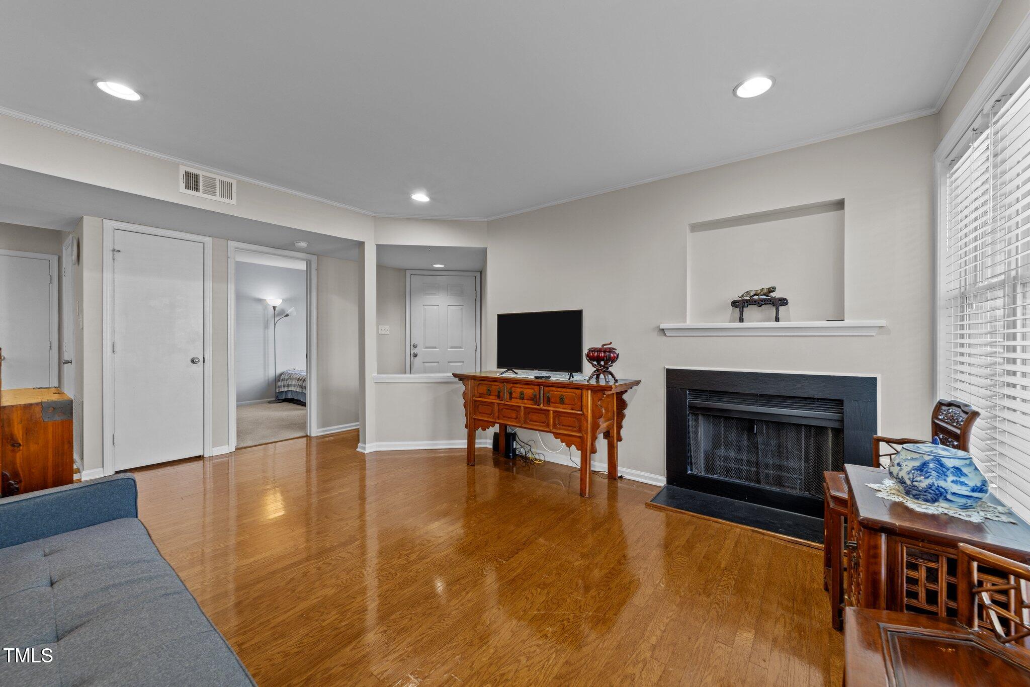 921 Washington Street, Unit 101 Raleigh, NC 27605 - Photo 10 of 30 9-web-or-mls-3D5A6614