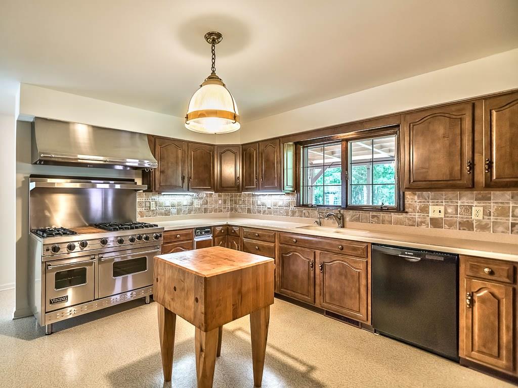 558 Callery Road Cranberry Township, PA 16066 - Photo 8 of 25 Plenty of Room for Meal Preparation in the Kitchen with Beautiful Tile Backsplash and Viking Stove for the Chef.